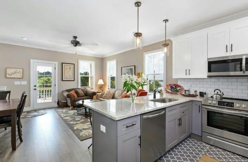 Lakewood House | The Bird House on Turtle Bay