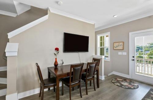 Lakewood House | The Bird House on Turtle Bay