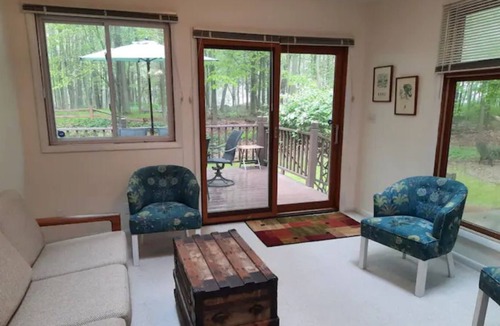 Montague House | The Bird song house. Fun and comfort in the woods.