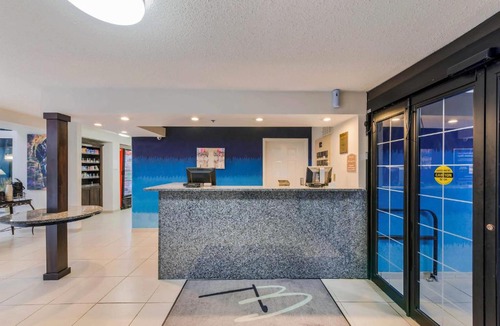 Blue Ash Hotel | The Blu Hotel Blue Ash Cincinnati, an Ascend Collection Hotel