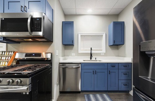 Mount Washington Apartment | The Blue Haven - Newly Renovated 3BR, 8 mins to Downtown & Pet-Friendly