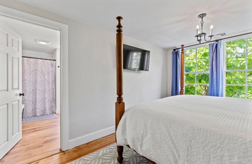 Sebago House | The Blueberry House - Spacious, Family & Pet-Friendly Retreat near Sebago Lake