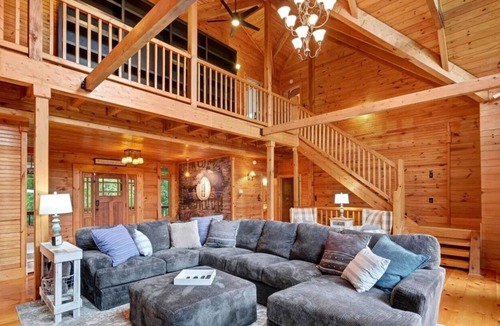 Fisherville Cabin | The Bluegrass Ranch - Secluded Luxury Cabin