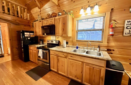Byrdstown Cabin | The Boathouse Bungalow Dale Hollow Lake 1 Minute Away Free Firewood Pet-Friendly