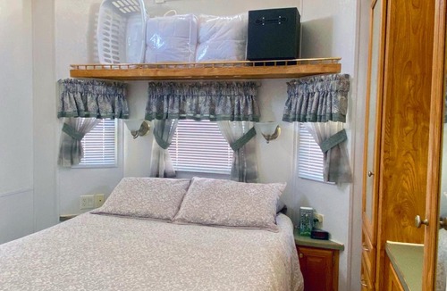 Cedarville House | The Boathouse - Lakeside Cottage
