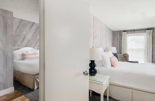 Kennebunkport Hotel | The Boathouse Waterfront Hotel & Marina