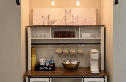Minerva Apartment | The Bourbon Suite ALL NEW - 30 min from Pro Football HOF & 3 min from golf