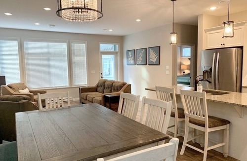 Osoyoos Cottage | The Bread Breakers Cottage #67 w games room in garage