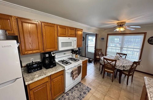 Caseville House | The Breezy Birch House- 0.25 miles from the beach
