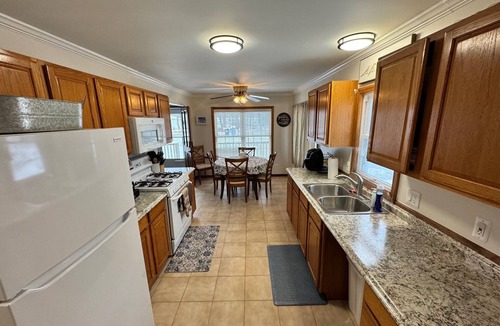 Caseville House | The Breezy Birch House- 0.25 miles from the beach