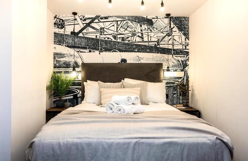 Old Town Apartment | The Brewers Rooms Contemporary Aparthotel