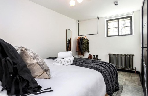 Old Town Apartment | The Brewers Rooms Contemporary Aparthotel