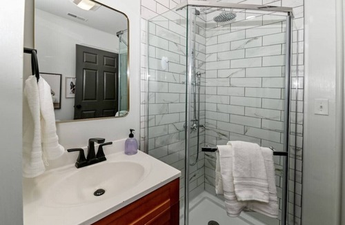 Pendleton Apartment | The Broadway Bazaar | Cincinnati