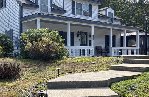York Apartment | The Buoy House is a charming 2nd floor apartment in York close to beaches.