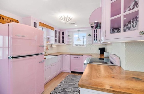 Dennis House | The Cabana: 053-D Eclectic Beachfront Retreat on Chapin Beach
