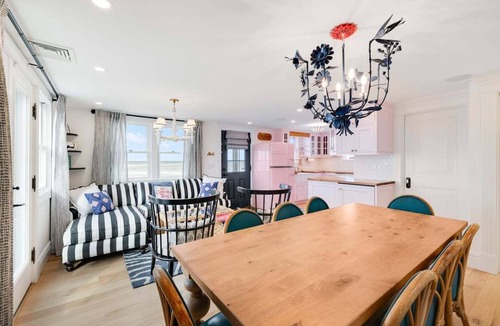 Dennis House | The Cabana: 053-D Eclectic Beachfront Retreat on Chapin Beach