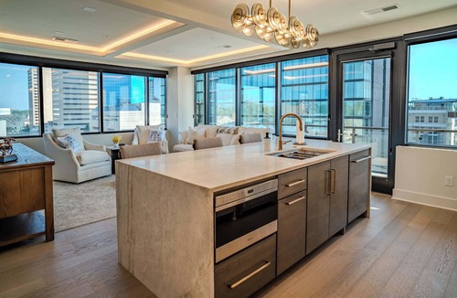 Downtown Condo | The Champion's Suite Unit 809