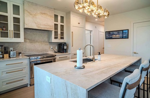 Downtown Condo | The Champion's Suite Unit 809