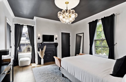 Salem Hotel | The Coach House