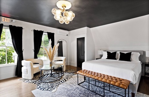 Salem Hotel | The Coach House
