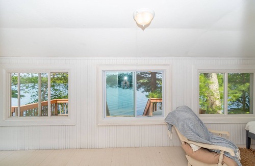 Melrose House | The Congamond Cottages: Private Lakefront Cottage