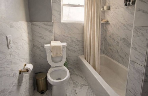 Buffalo Apartment | The Corner Twin Near Downtown