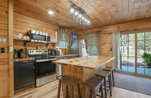 Creola Cabin | The Corral | Hocking Hills, EV Charger, Hot Tub
