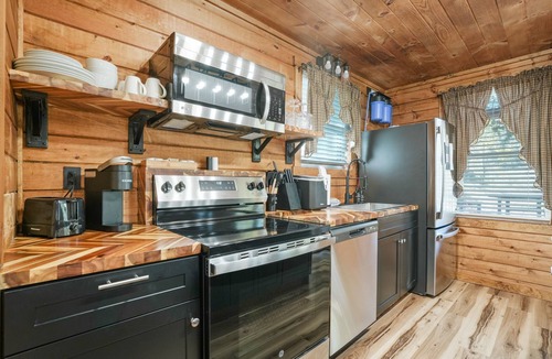 Creola Cabin | The Corral | Hocking Hills, EV Charger, Hot Tub