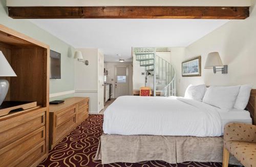 Dennis Port Hotel | The Corsair & Cross Rip Oceanfront