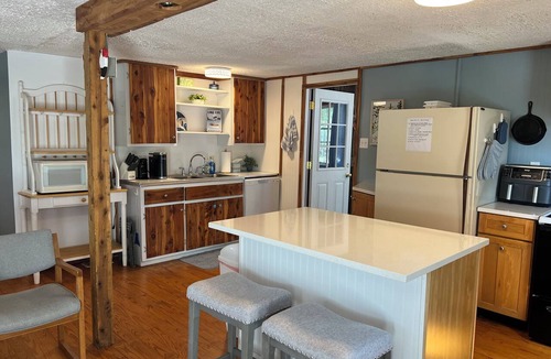 Clarkson Cottage | “The Cottage” at Nolin Lake-3 Bedroom home w/Screen Porch & Deck with Lake views