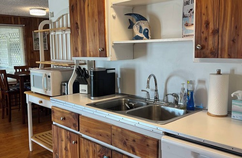 Clarkson Cottage | “The Cottage” at Nolin Lake-3 Bedroom home w/Screen Porch & Deck with Lake views