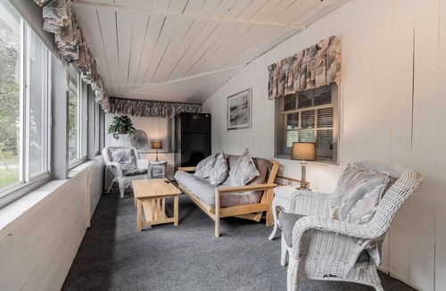 Ocean Park Cottage | The cottage is located on a quiet dead end street, one block fr om the beautiful Kinney Shores beach