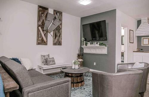 Amarillo House | The Country Cottage - Perfectly Located off I-40