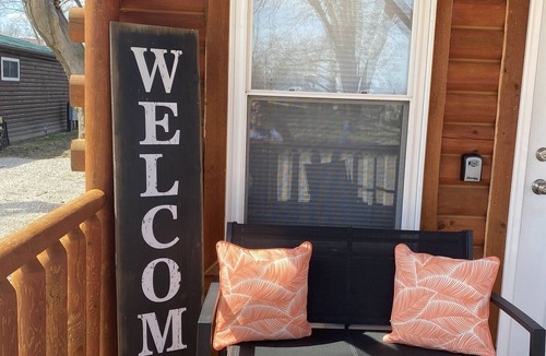 Ashtabula Cabin | The Cozy Cabin near Geneva on the Lake and Wineries!