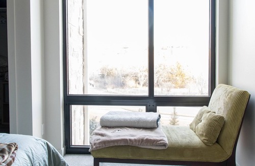 Manhattan Apartment | The Cozy Corner KSMAFI3022-112