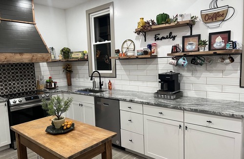 Anderson House | The Cozy Cottage - plenty of privacy & work space