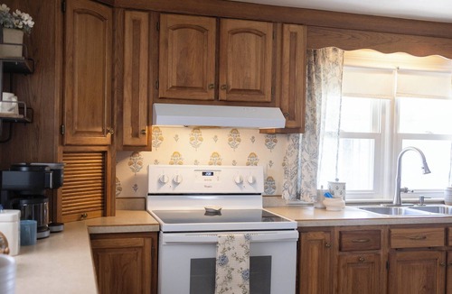 Jeffersonville House | The Cozy Heirloom-4BR Cottage in Jeffersonville