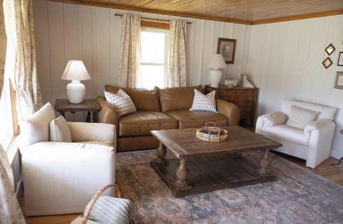 Jeffersonville House | The Cozy Heirloom-4BR Cottage in Jeffersonville