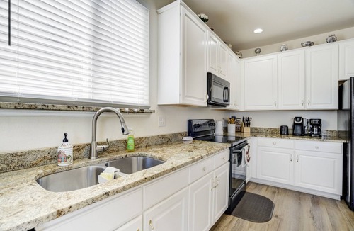Fountain House | The Cozy Oak | 5BR Home | Sleeps 13!
