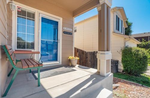 Fountain House | The Cozy Oak - Main Level Comforts