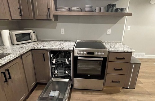 Sioux Falls Apartment | The Cozy Place-Modern 1-bedroom lower level apartment near Downtown Sioux Falls