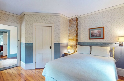 Hancock Point Bed & Breakfast | The Crocker House Country Inn (Rm 3)