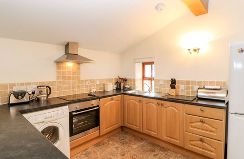 Wing Cottage | THE DAIRY, pet friendly, with hot tub in Milton