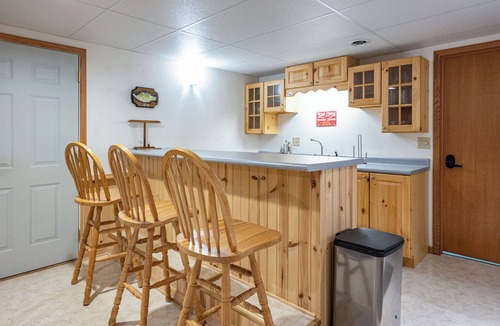 Wisconsin Dells House | The Dells Gathering House - Your Vacation Farmhouse Retreat with Room For All!