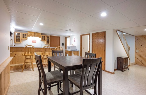 Wisconsin Dells House | The Dells Gathering House - Your Vacation Farmhouse Retreat with Room For All!