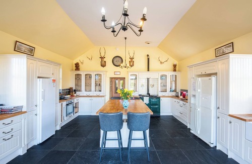 South Galson House | The Doune Luxury Highland House, hot tub, sleeps 12
