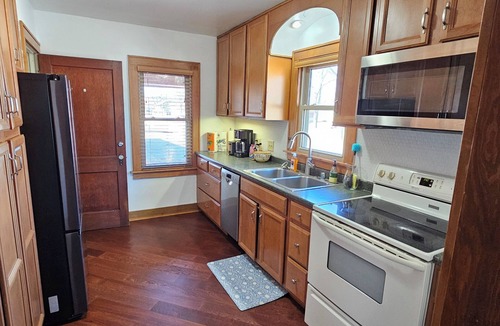 La Crosse House | The Drift Inn, Old charm, Quiet, Fenced backyard, Close to Onalaska & La Crosse