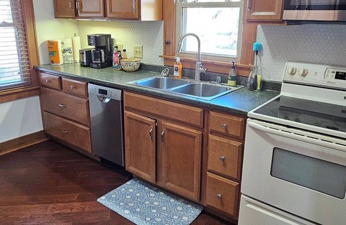 La Crosse House | The Drift Inn, Old charm, Quiet, Fenced backyard, Close to Onalaska & La Crosse