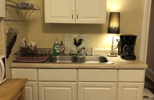 Lowry Hill East Apartment | The Dupont/Uptown Gem!/Walk to Everything