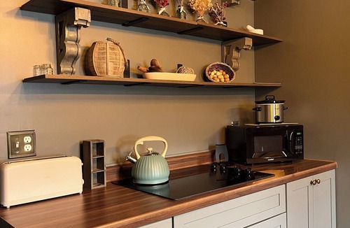 Mesopotamia Apartment | The Eagles Nest-Cute & Cozy